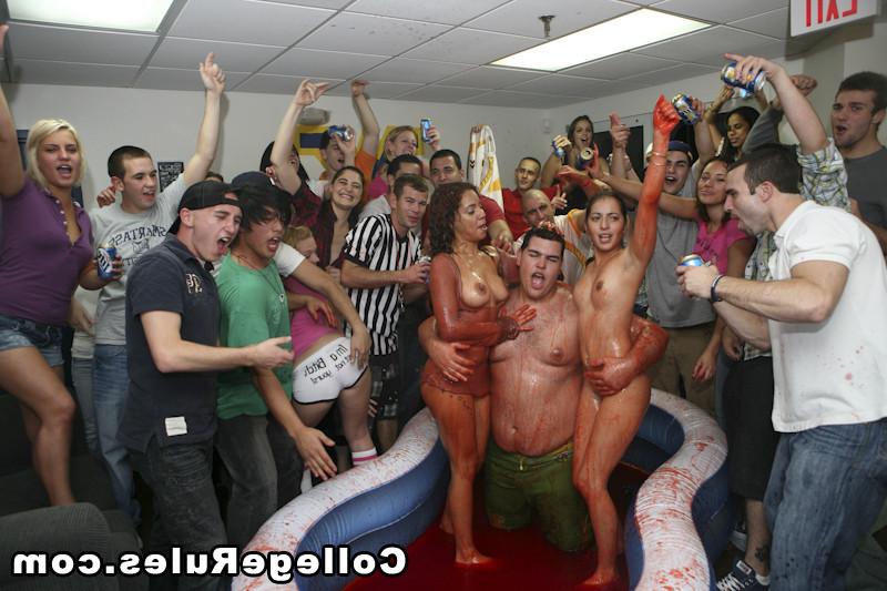 15P College party soon become a hardcore college orgy