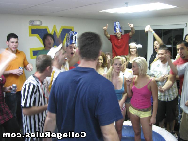 15P College party soon become a hardcore college orgy