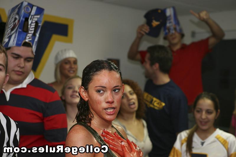 15P College party soon become a hardcore college orgy