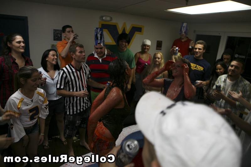15P Drunk college girl gives her man a non-stop blowjob