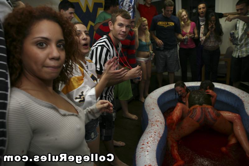 15P Drunk college girl gives her man a non-stop blowjob