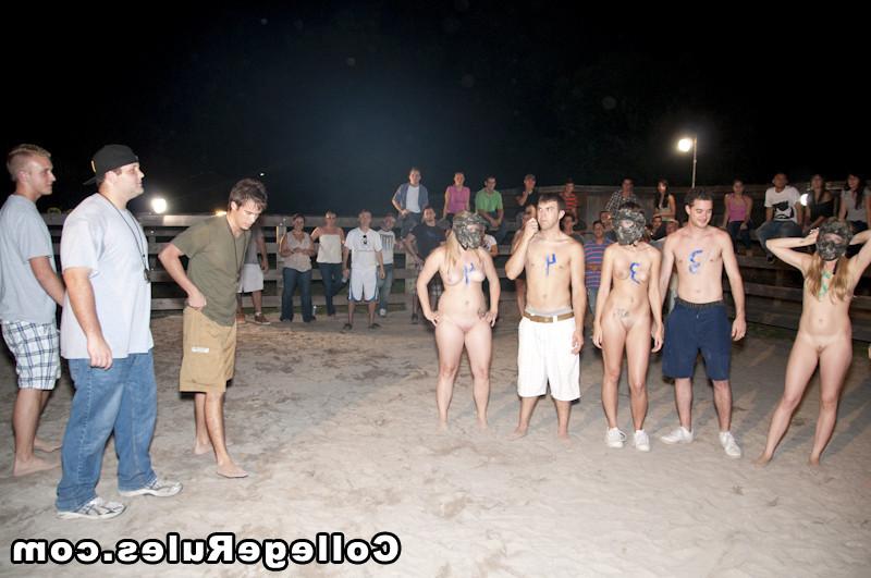 15P College girls are drunk then fingers each others pussies