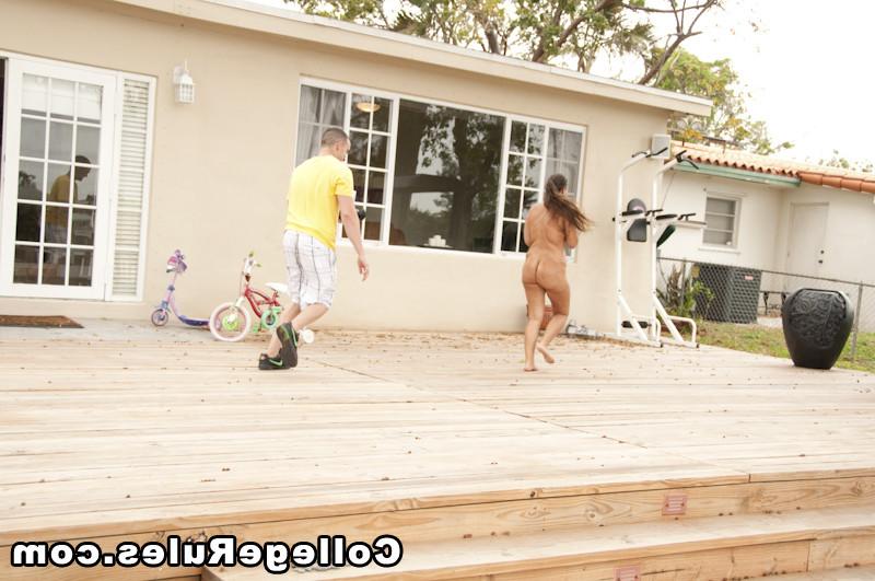 15P Drunk college girl is getting fucked at the backyard