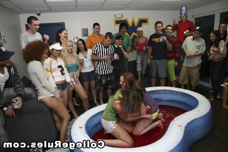 15P Drunk busty college girl gives her man a sloppy blowjob