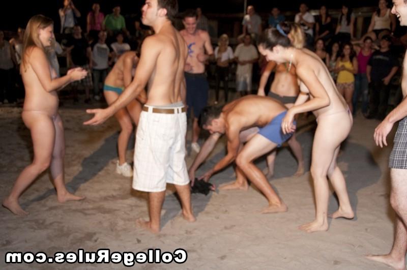 15P College party soon become a hardcore college orgy