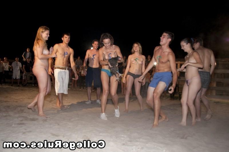 15P College party soon become a hardcore college orgy
