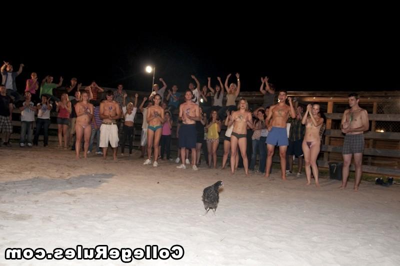 15P College party soon become a hardcore college orgy