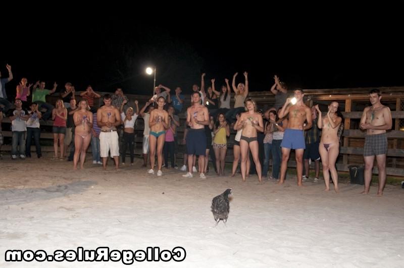 15P College girls are drunk then fingers each others pussies