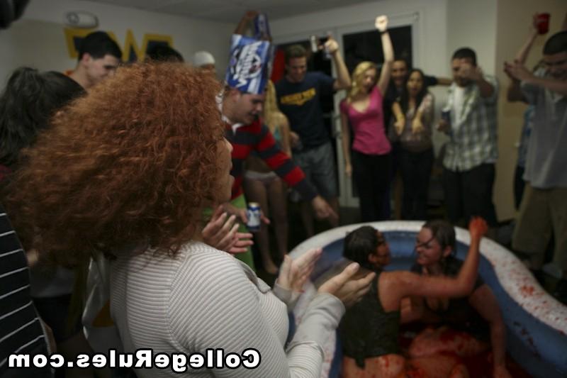 15P Drunk college girl is getting fucked at the backyard