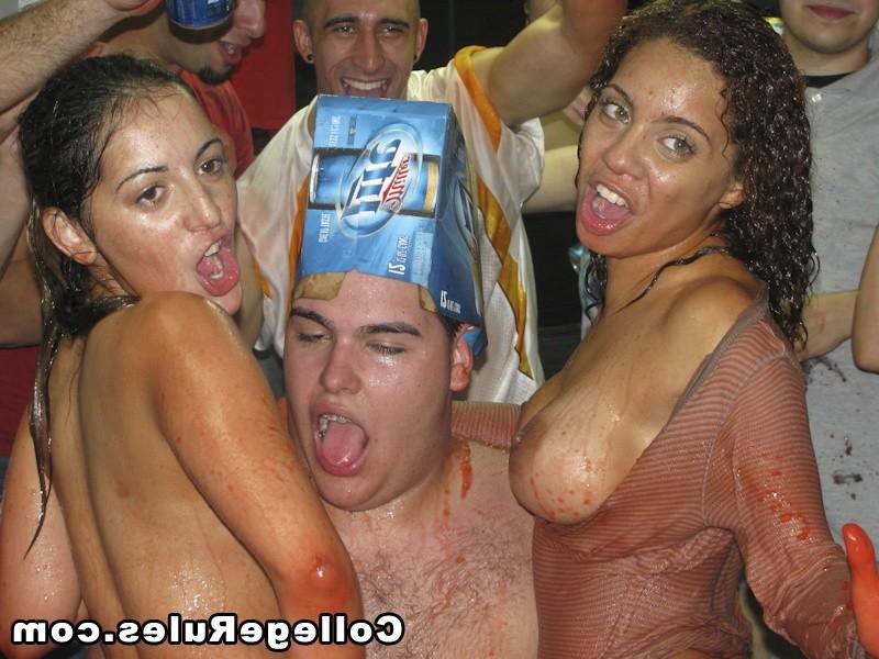 15P Drunk college girl is getting fucked at the backyard