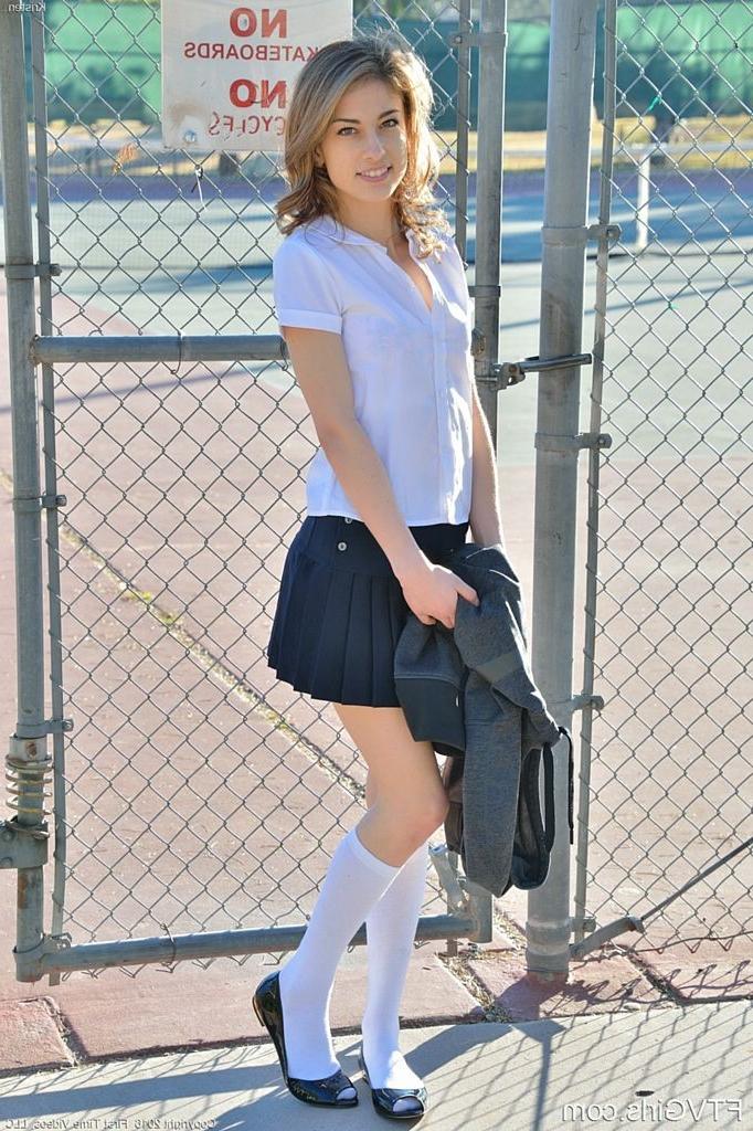 15P Public Upskirt Flash