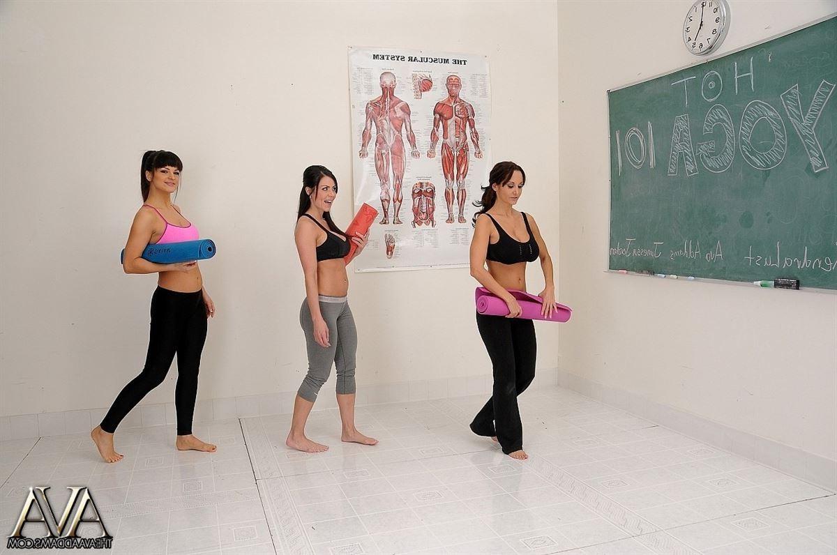 16P Ava Addams Janessa and Kendra do naughty yoga
