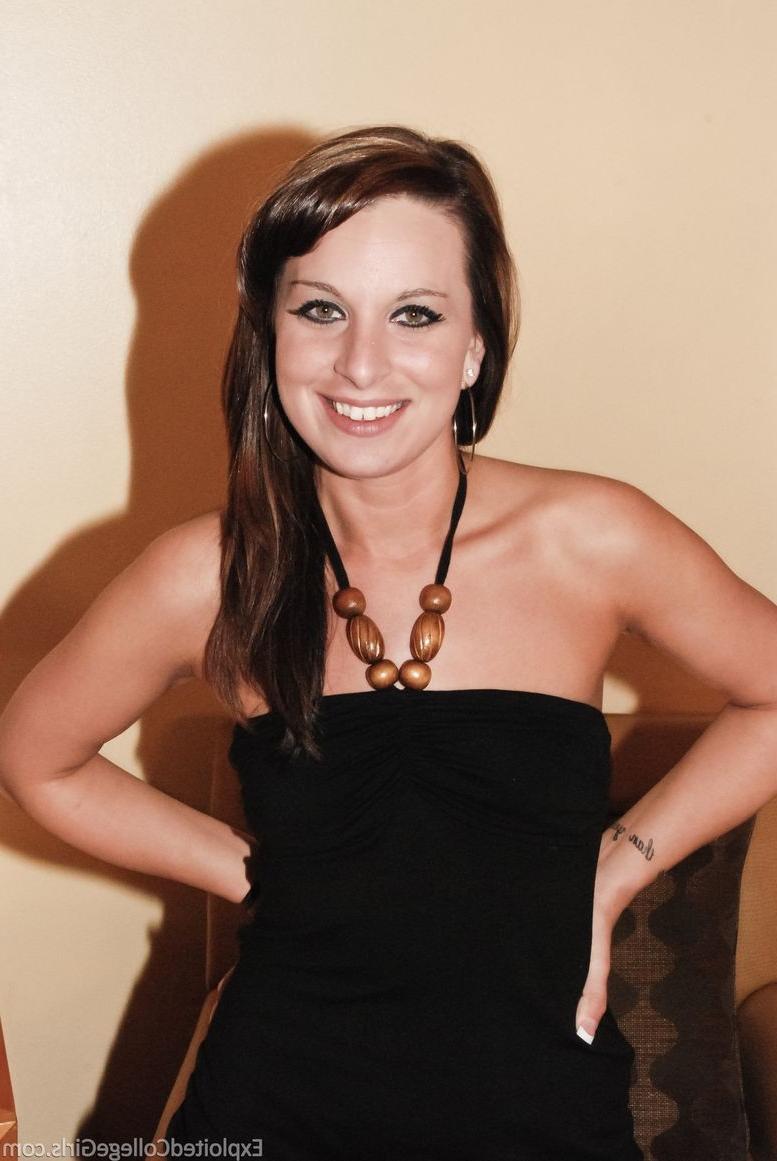 16P Amateur college coed exploited