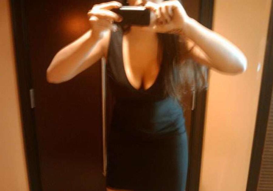 15P Hot amateur brunette posing