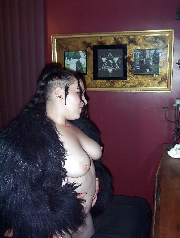 25P Wild Looking Slut