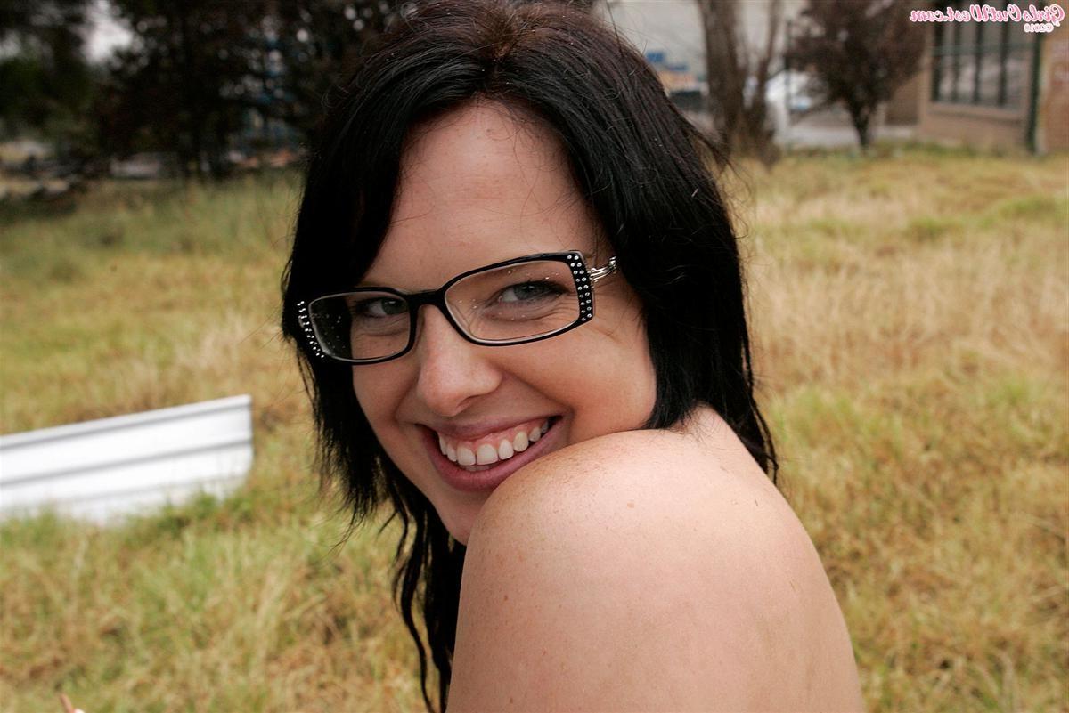 16P Amateur girl friend strips out of schoolgirl outfit outdoors