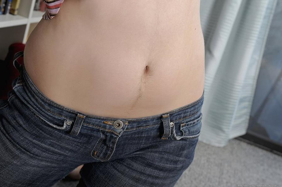 15P Very Hairy Amateur Girl Flaunts Her Nice Body Around