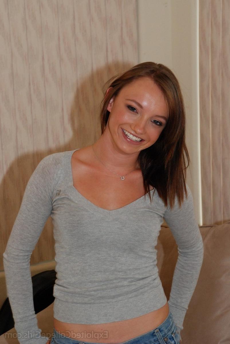 16P Amateur college girl strips