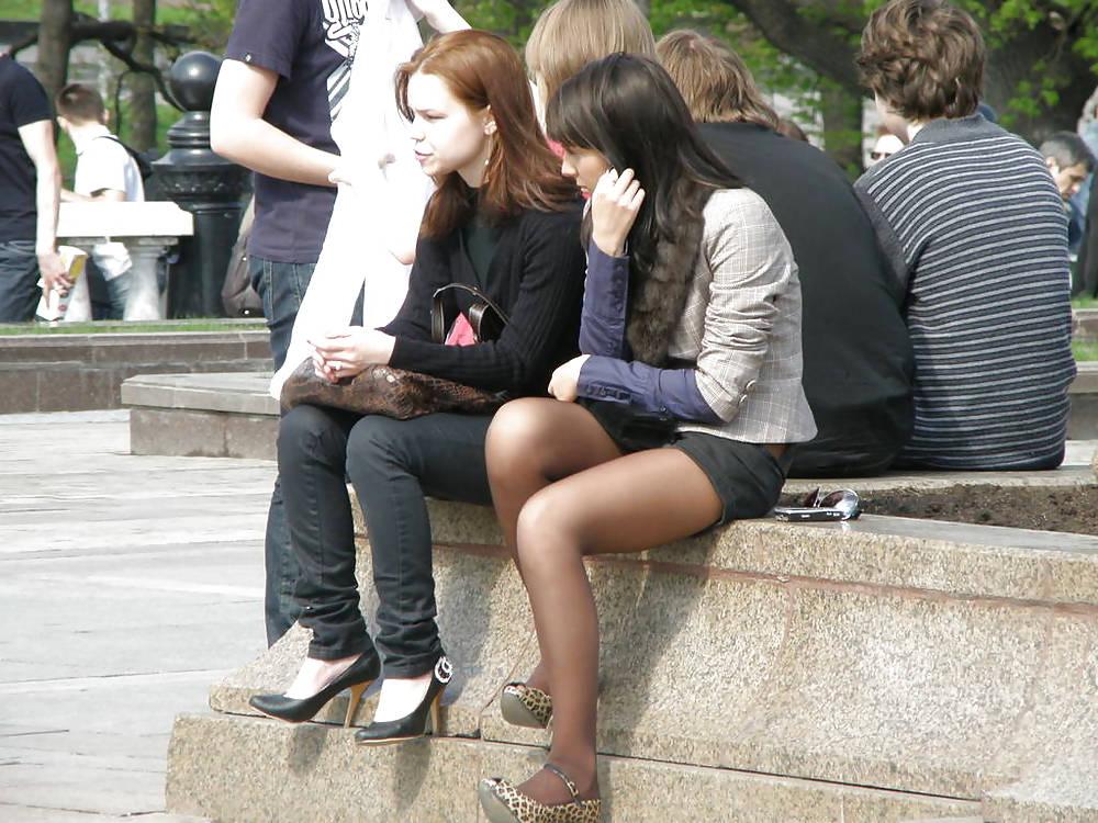 25P Nylon - upskirt - leg 19
