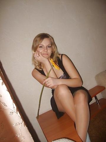 25P Nylon - upskirt - leg 19