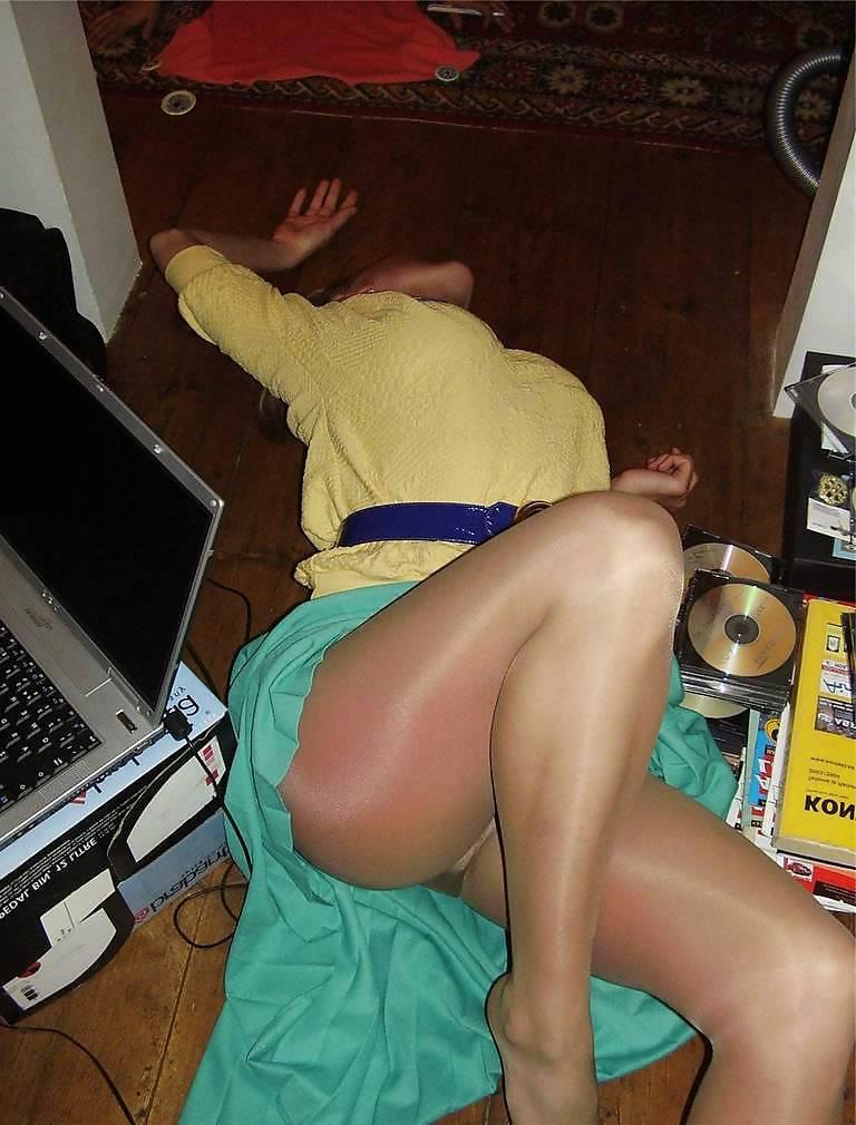 25P Nylon - upskirt - leg 19