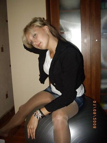 25P Nylon - upskirt - leg 19