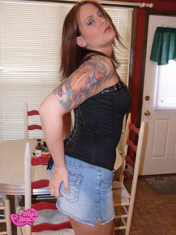 16P Showing What Sexy Is In A Leather Top