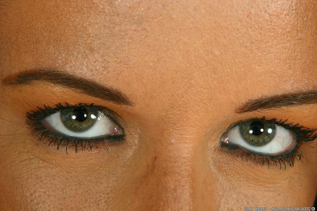 16P mature brunette with beautiful eyes and super long legs