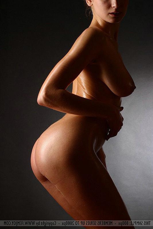 16P Erotic close-up of oiled babe
