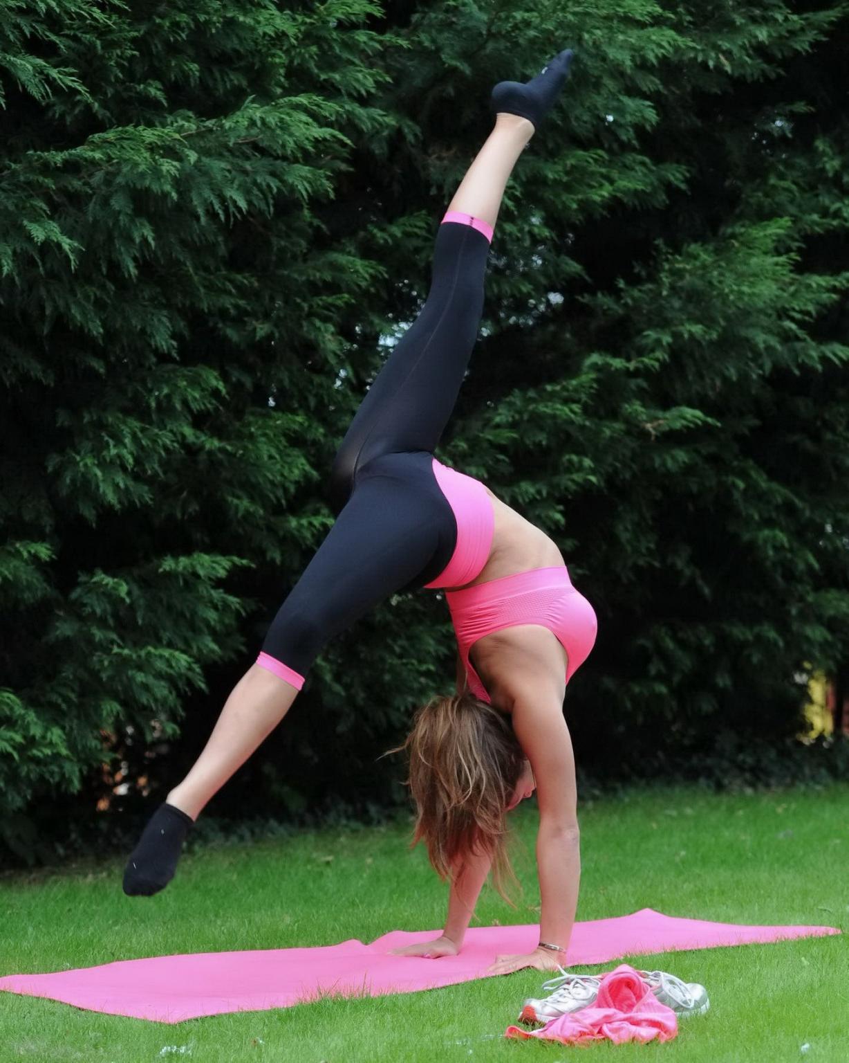 16P Pascal Craymer shows pokies and ass while works out