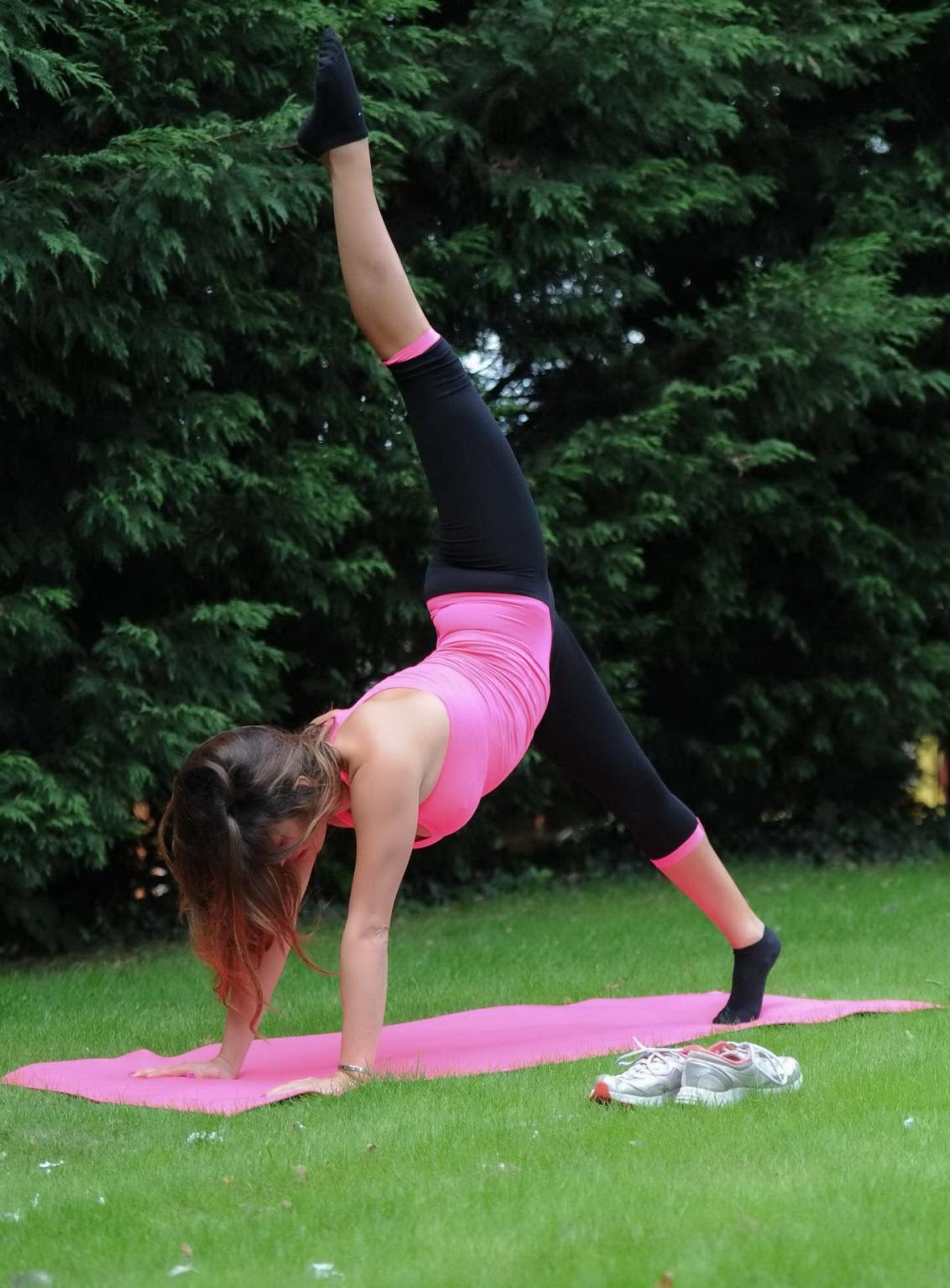 16P Pascal Craymer shows pokies and ass while works out