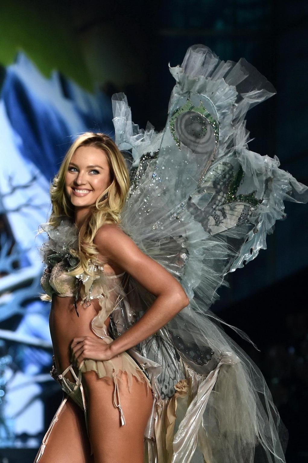 16P Candice Swanepoel wearing sexy lingerie at the 2014 Victorias Secret Fashion Sho