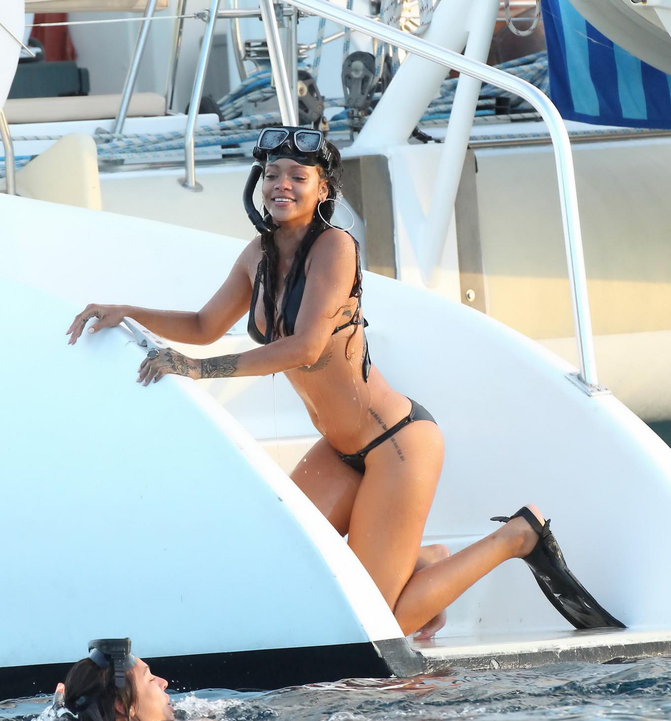 10P Rihanna shows off her perfect butt in a skimpy black bikini on the yacht in Barb