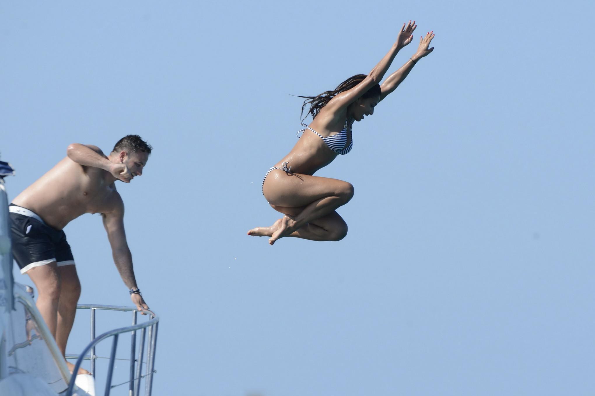 16P Nicole Scherzinger shows off her round ass in skimpy striped bikini on the yacht