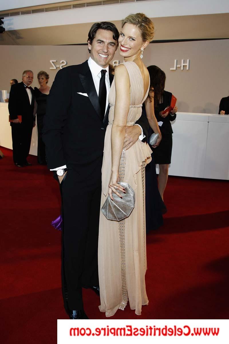 20P Karolina Kurkova Oops Booty Flash