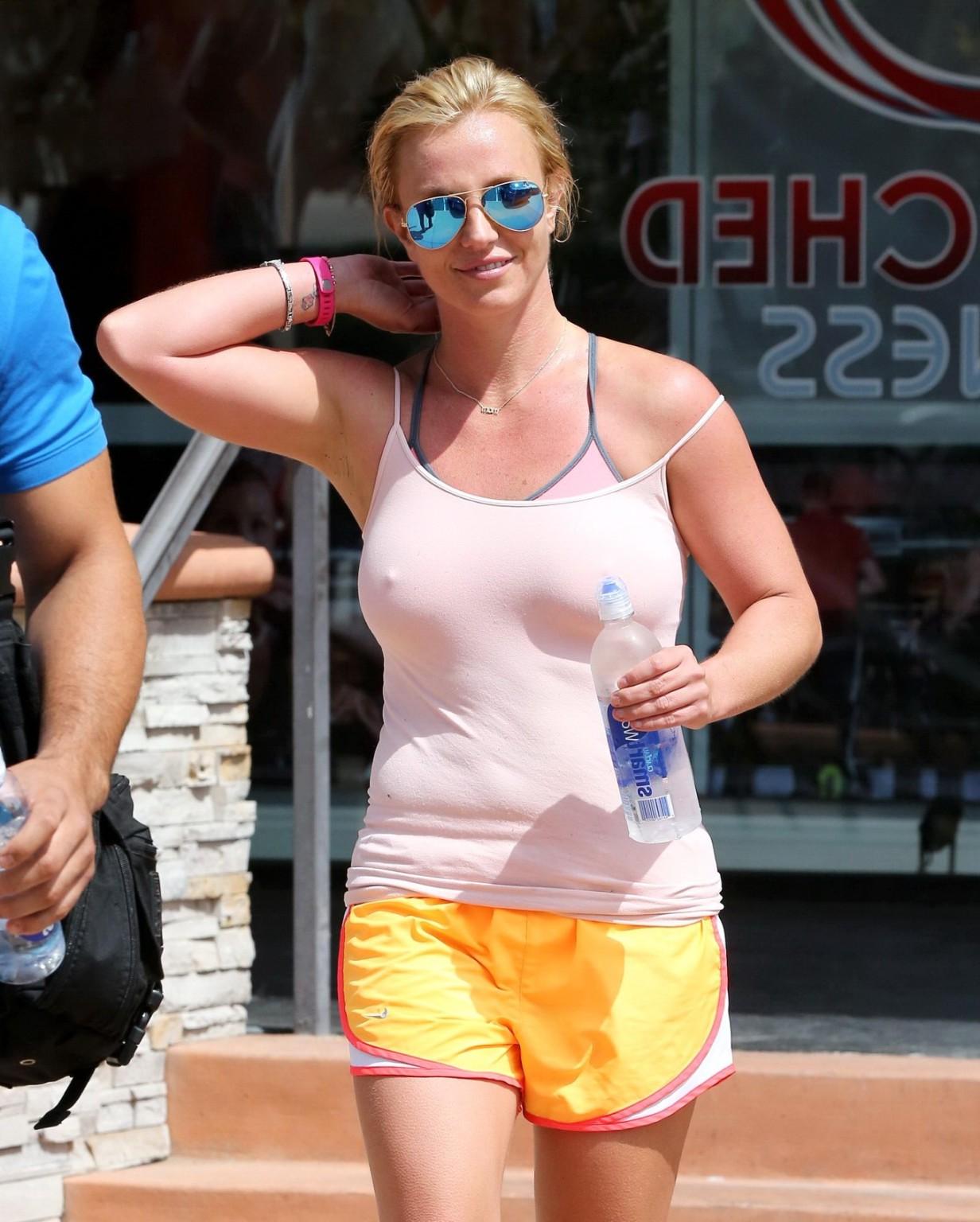 16P Busty Britney Spears shows pokies leaving the Drenched Fitness in LA