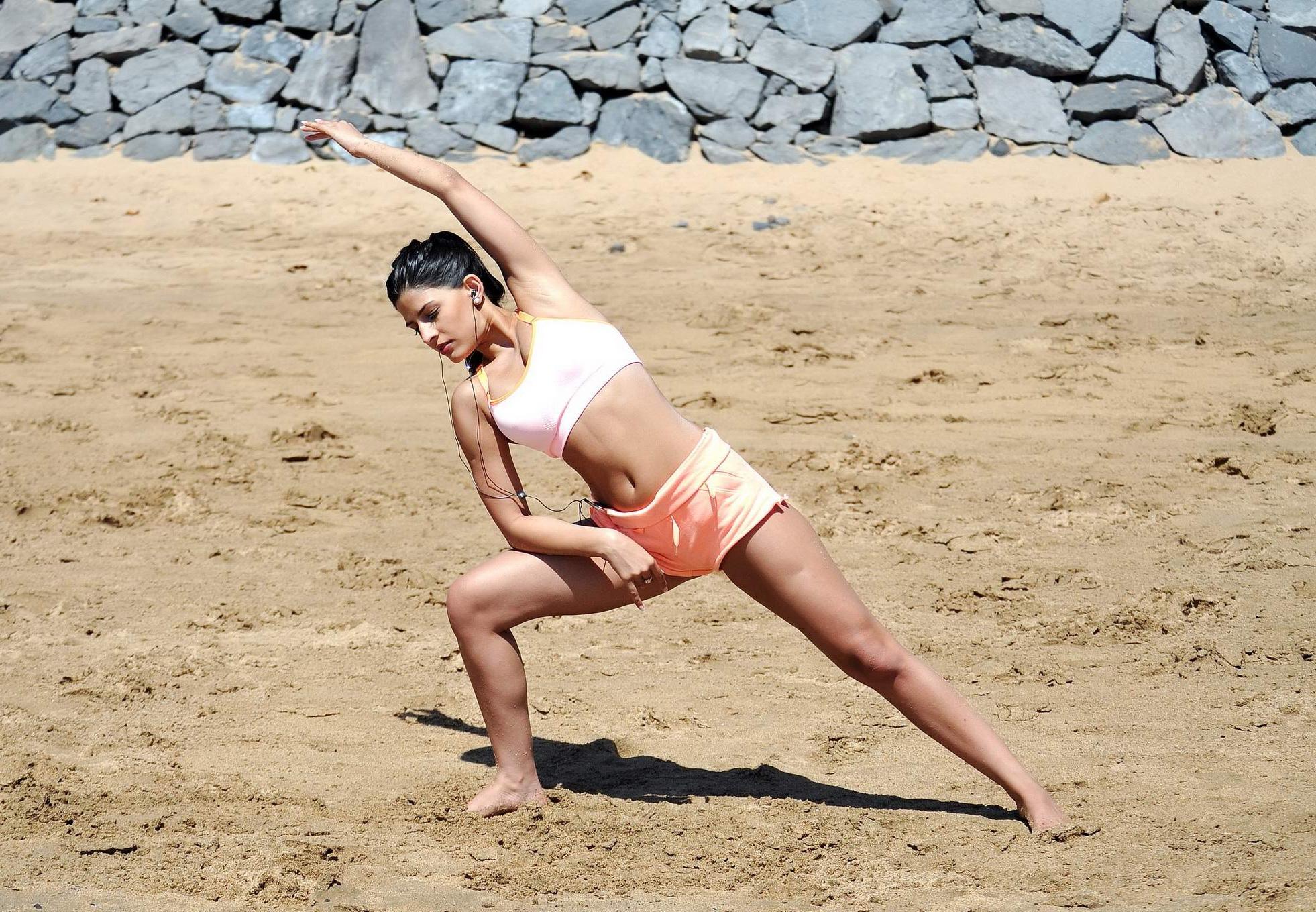 16P Jasmin Walia busty and shows her ass while workout on the beach in Tenerife