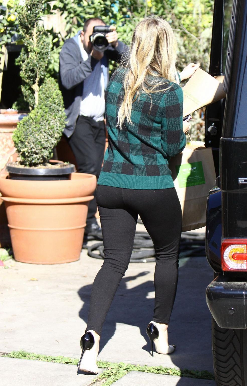 16P Hilary Duff showing off her ass in tight pants out in LA