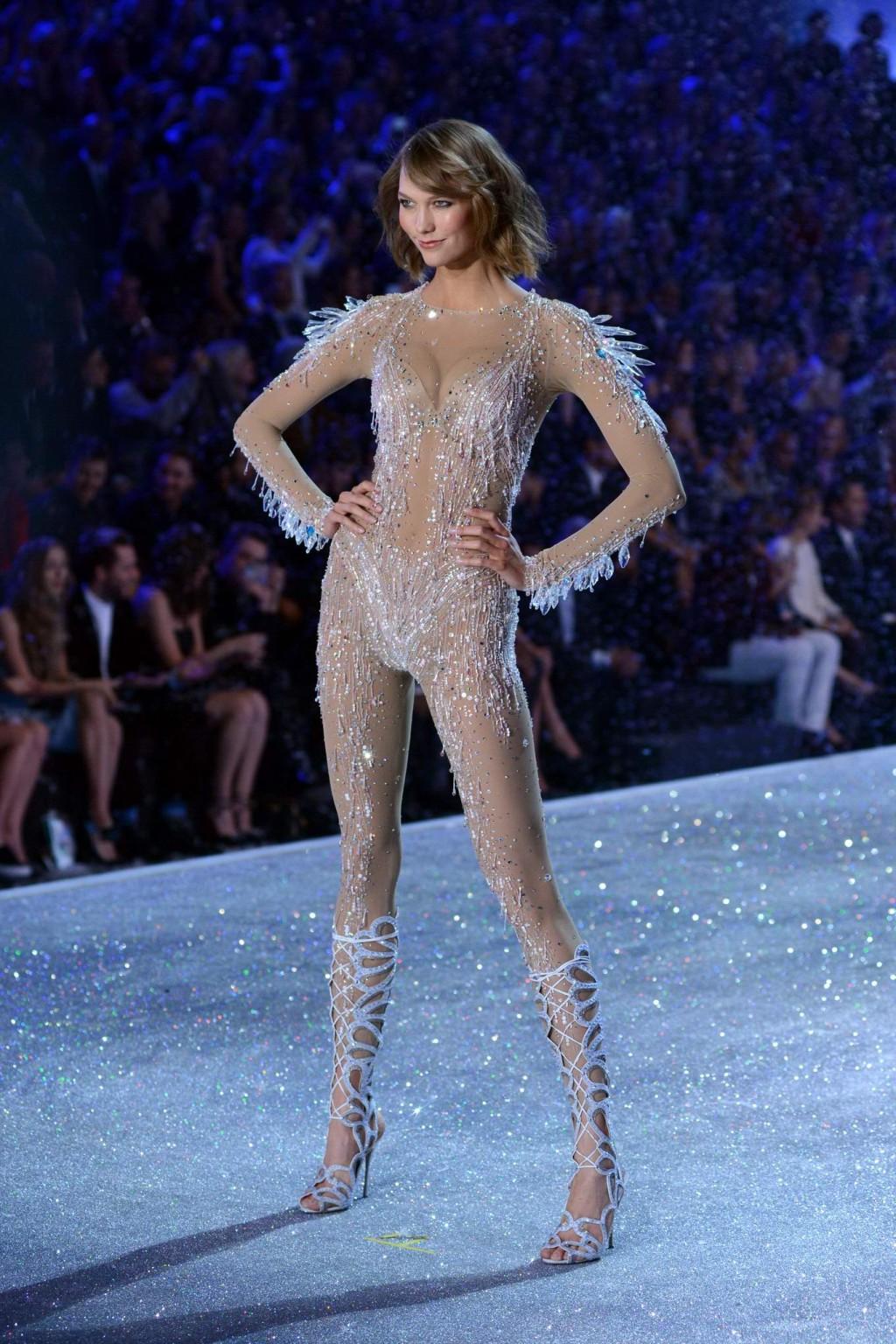 16P Busty Karlie Kloss wearing sexy lingerie at the 2013 Victoria's Secret Fashion S