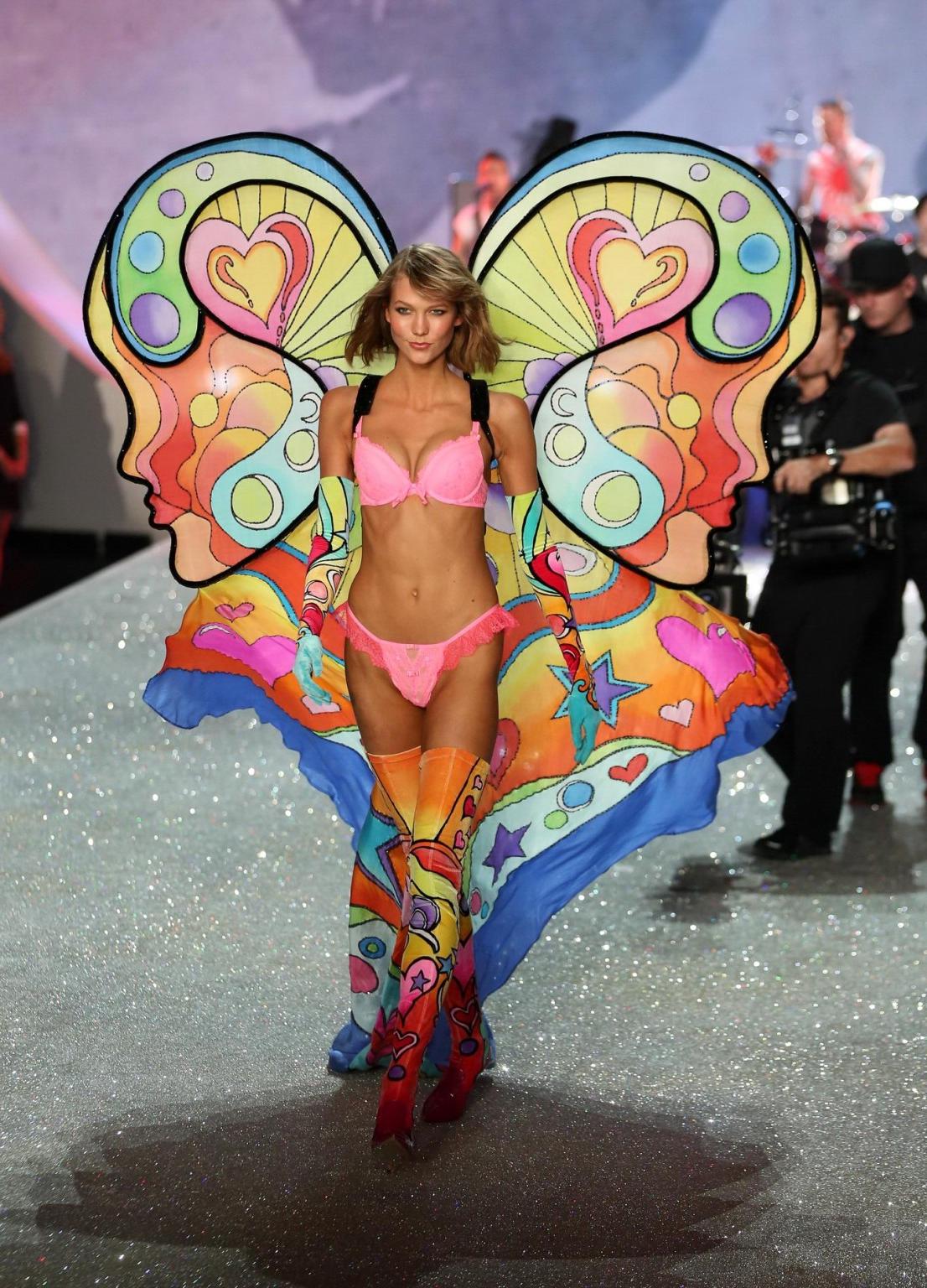 16P Busty Karlie Kloss wearing sexy lingerie at the 2013 Victoria's Secret Fashion S