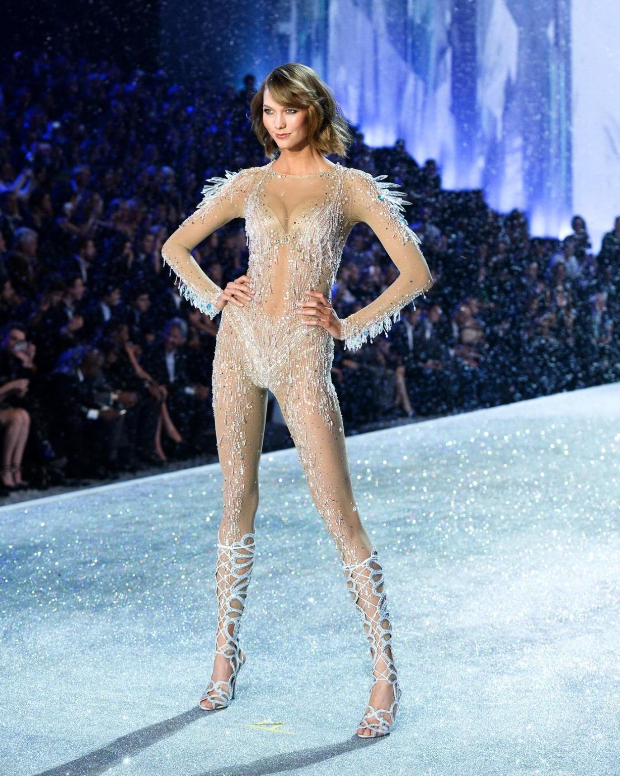 16P Busty Karlie Kloss wearing sexy lingerie at the 2013 Victoria's Secret Fashion S