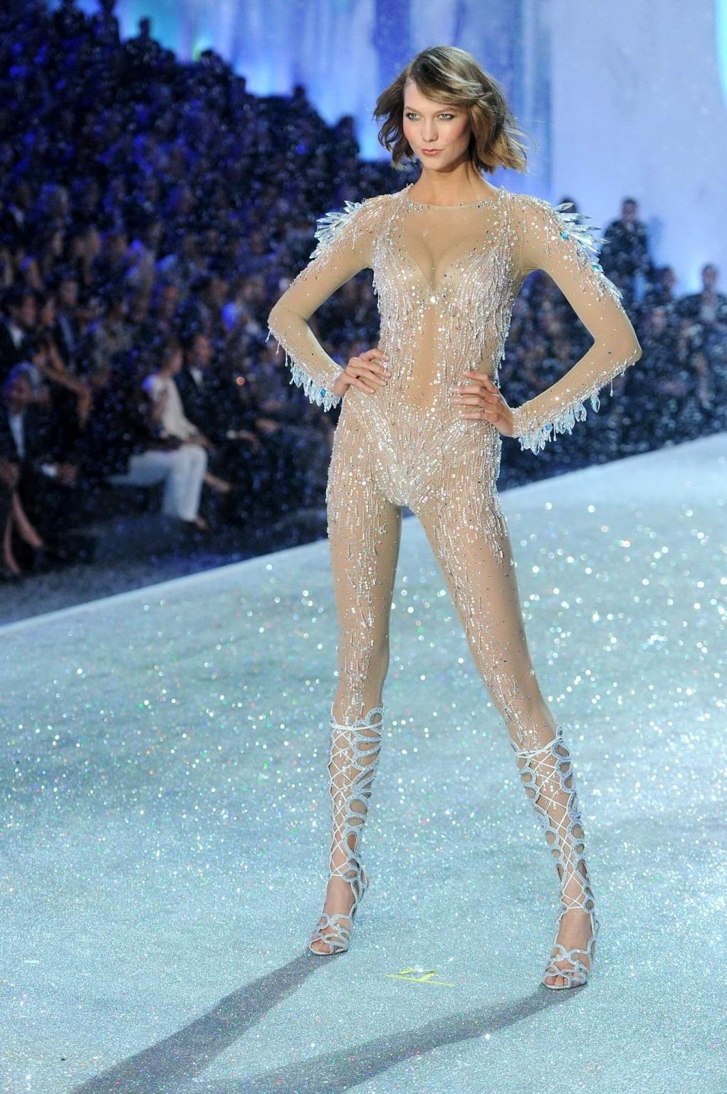 16P Busty Karlie Kloss wearing sexy lingerie at the 2013 Victoria's Secret Fashion S