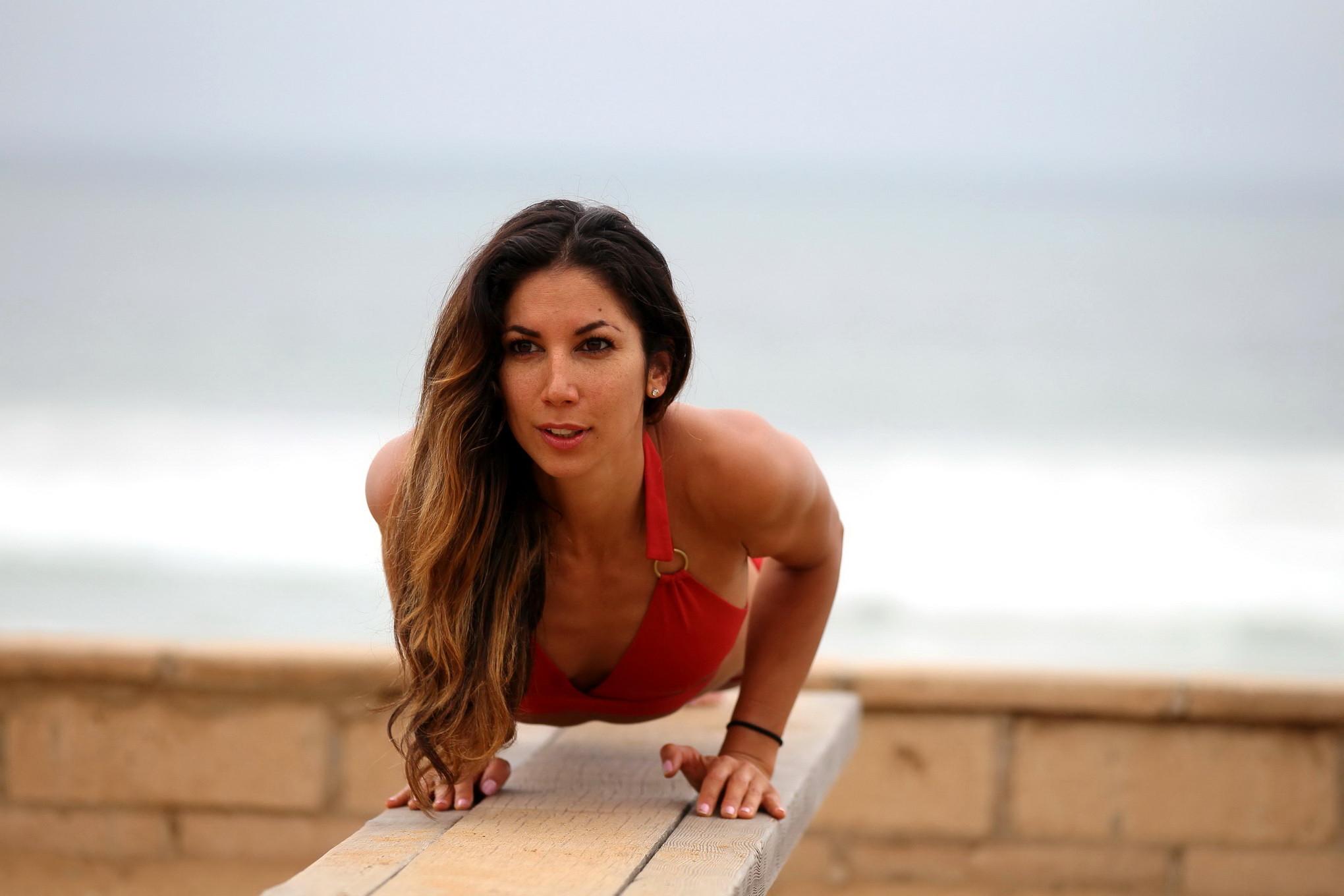 16P Leilani Dowding in bikini working out on a beach in Malibu
