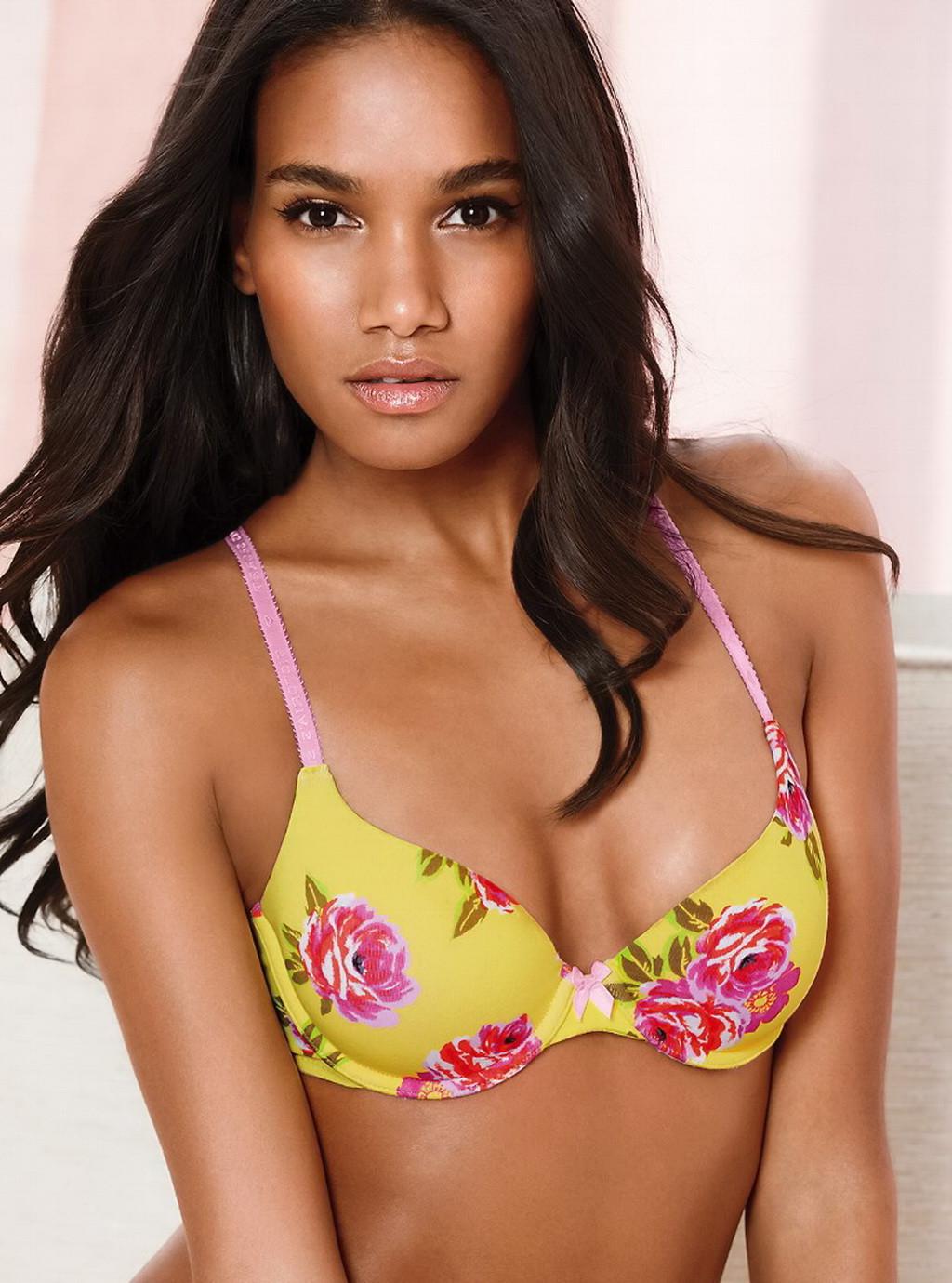 16P Arlenis Sosa topless but hiding her boobs in new Victoria's Secret lingerie phot