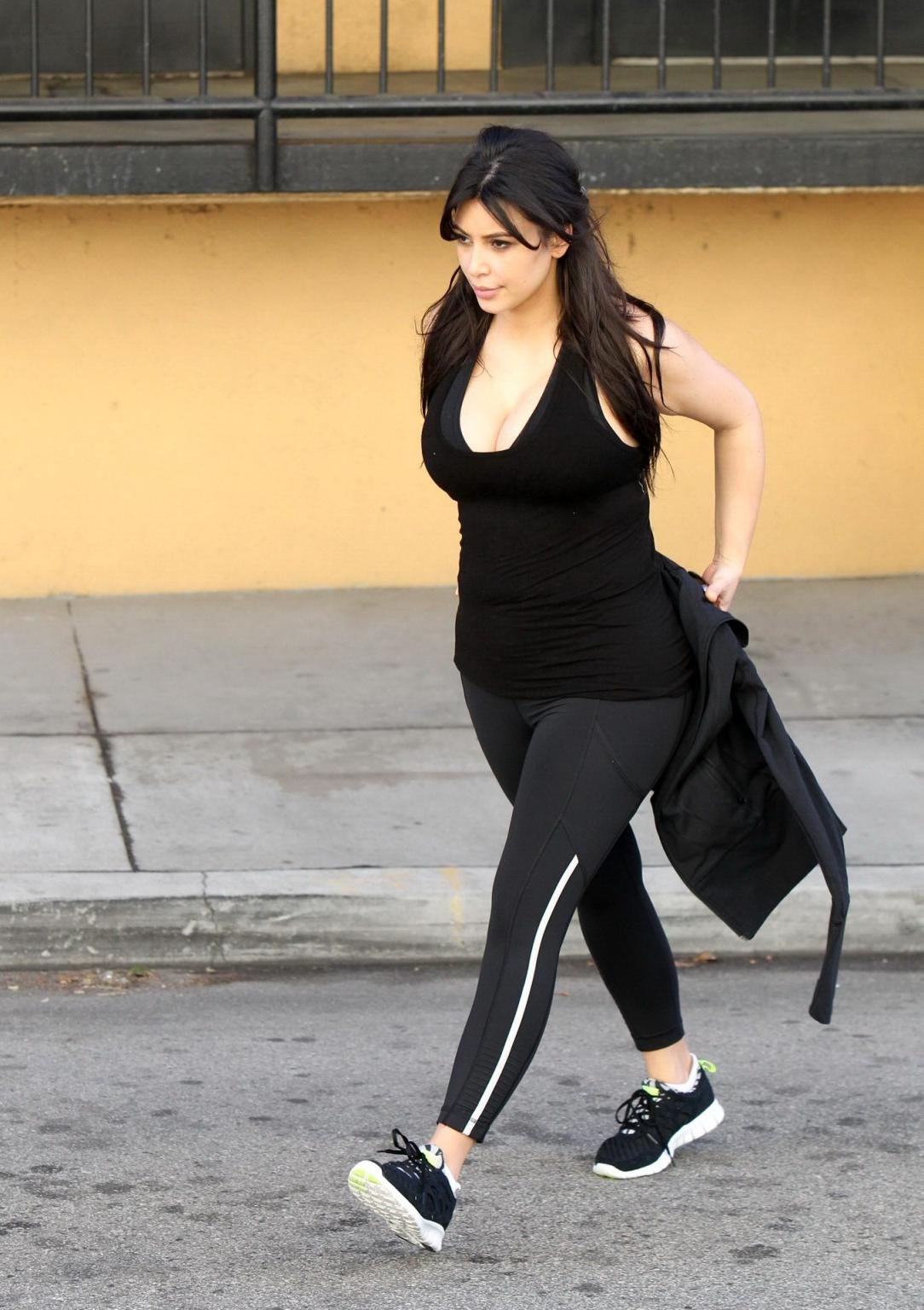 10P Busty Kim Kardashian in tank top  tights heading to her morning workout at Tracy