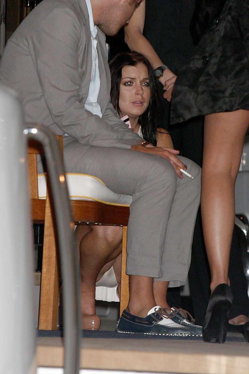 10P Lindsay Lohan flash panties upskirt and topless selfshoting