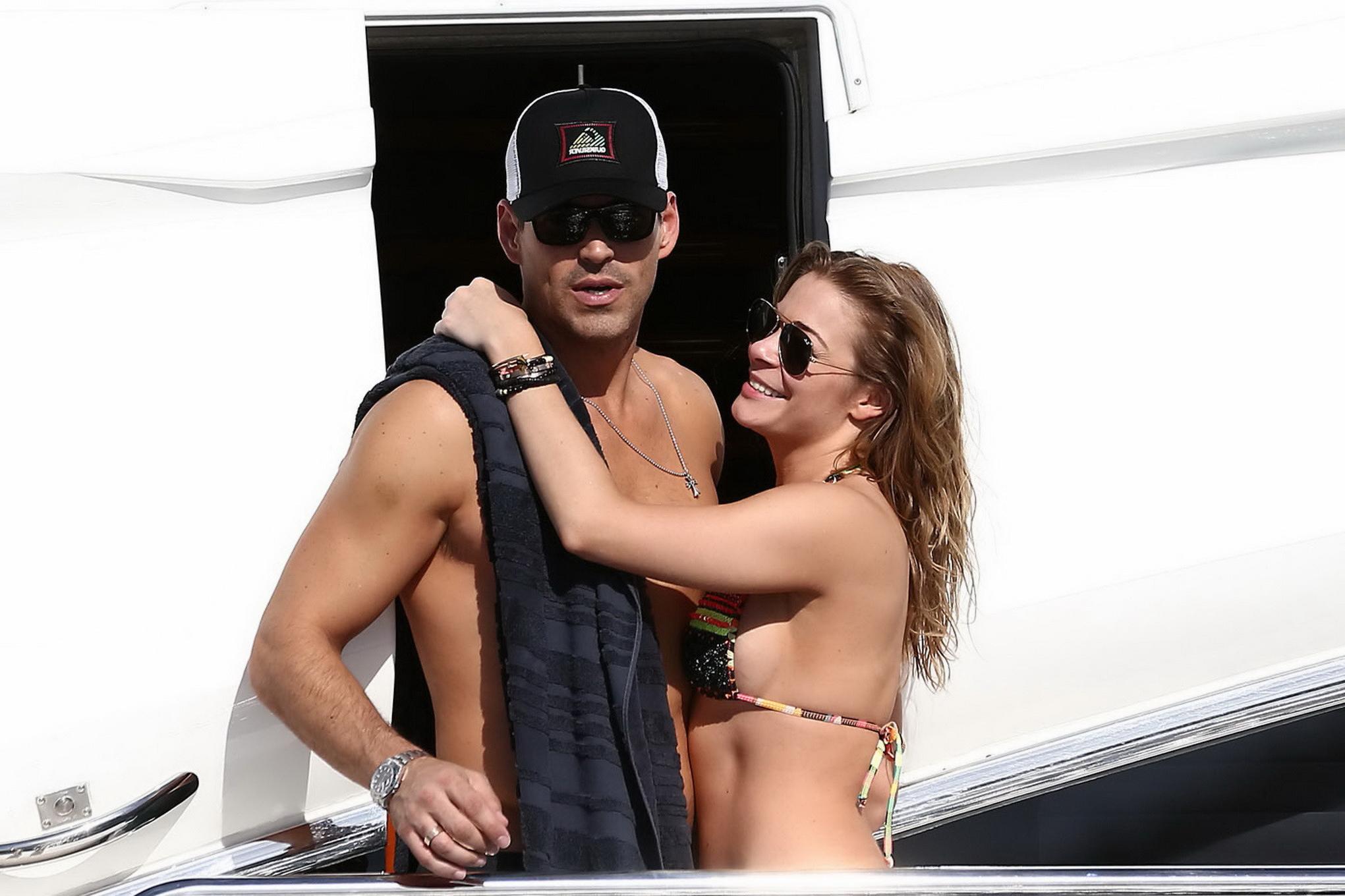 11P LeAnn Rimes showing side boob in few bikini sets on a yacht in Cabo San Lucas