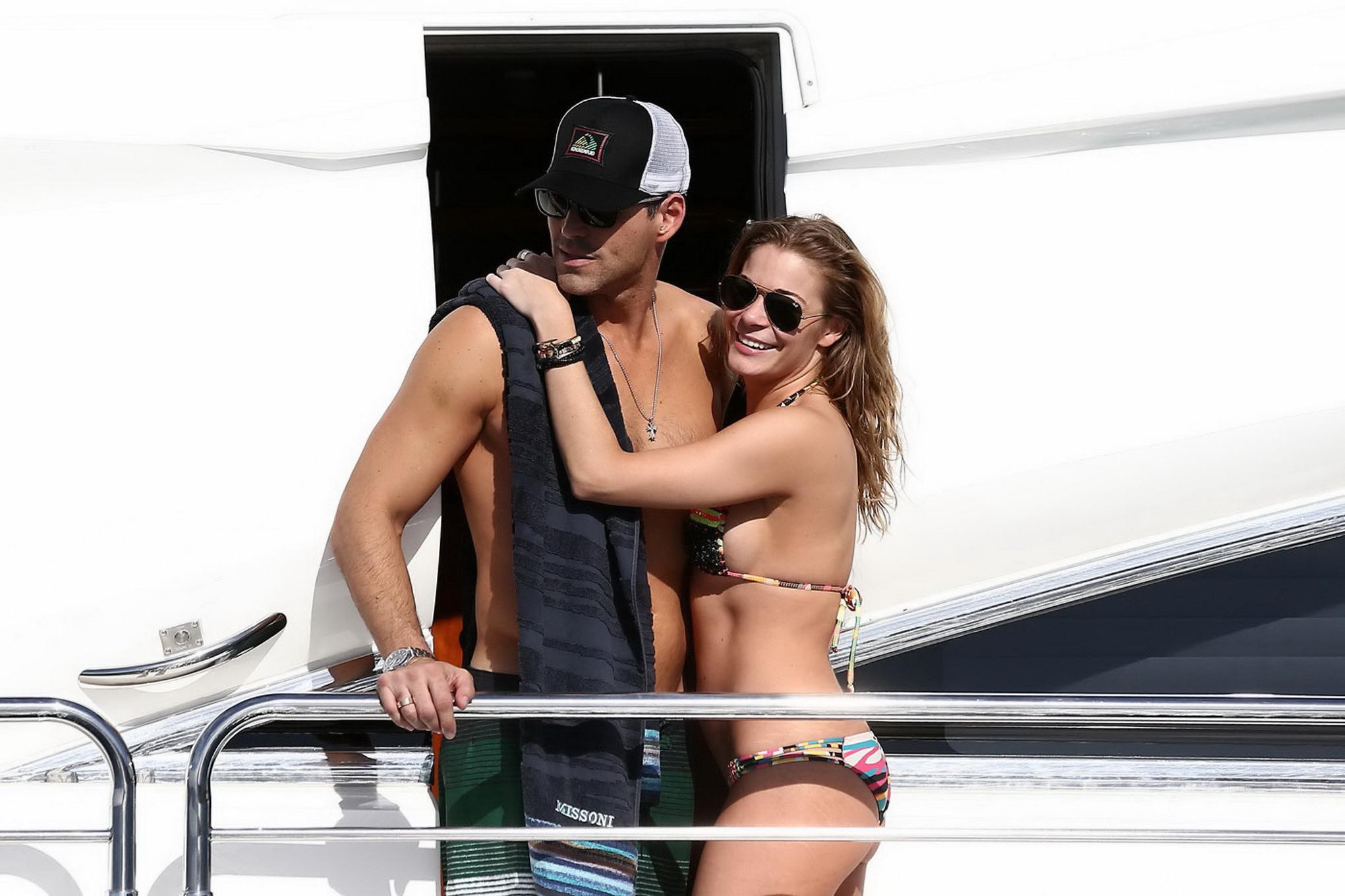11P LeAnn Rimes showing side boob in few bikini sets on a yacht in Cabo San Lucas