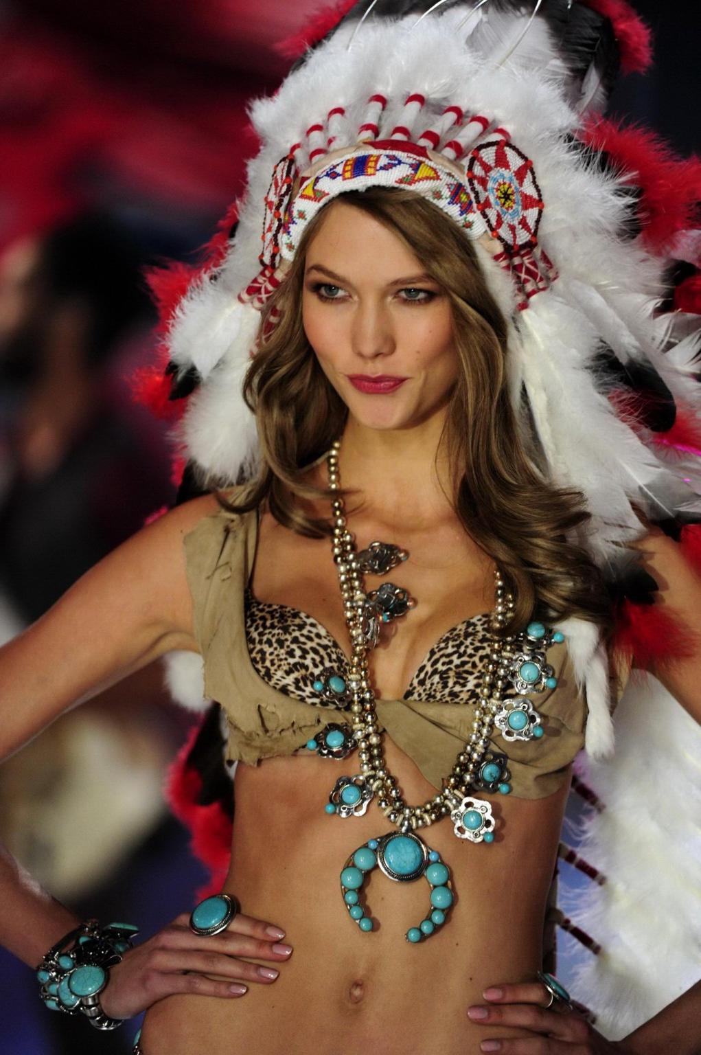 10P Karlie Kloss wearing sexy lingerie at 2012 Victoria's Secret Fashion Show in NYC