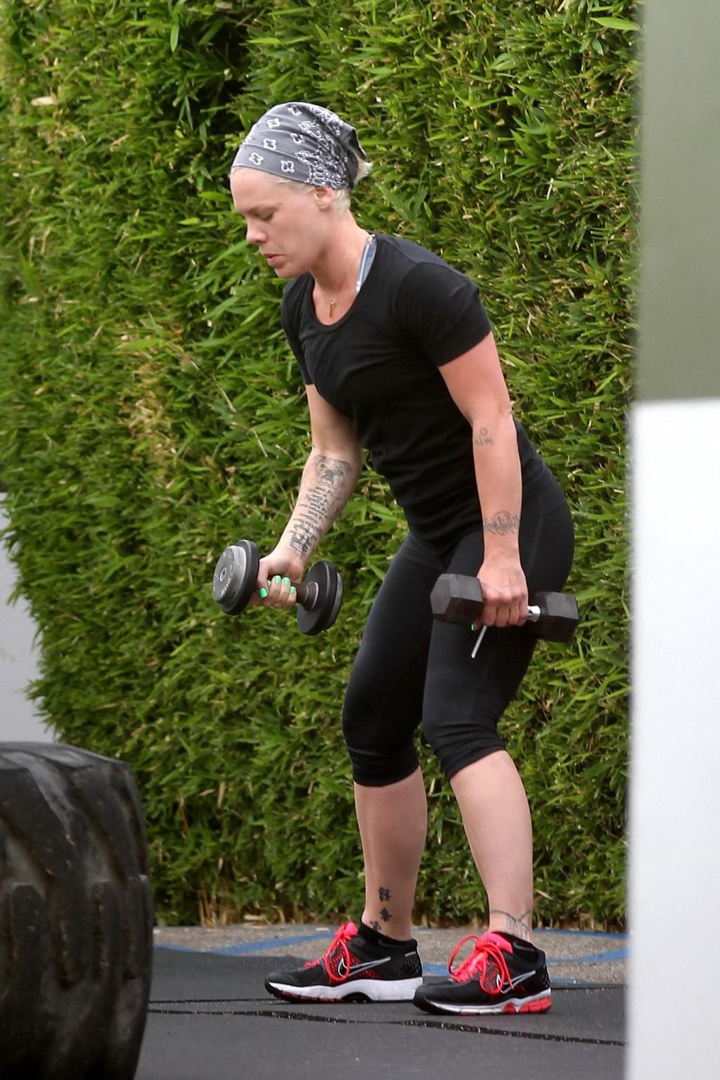 10P Pink shows off her ass in tights while working out in Malibu